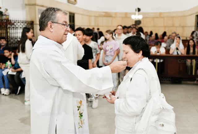 Comunion - Banco de imágenes católicas - Fotografía por Carolina BR