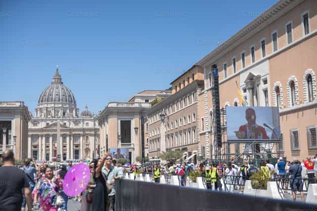 Pope Leo XIV celebrating Mass at the Vatican - Catholic stock images - Photo by Yandry Fernández Perdomo