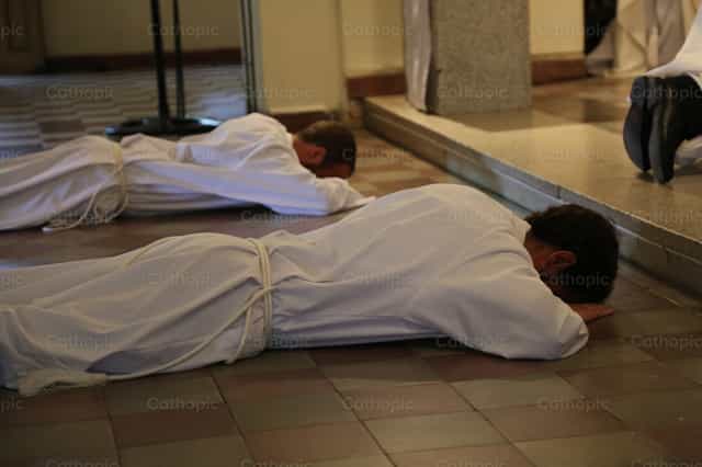 Ordenacion diaconal - Banco de imágenes católicas - Fotografía por Consuelo Garcia Faure