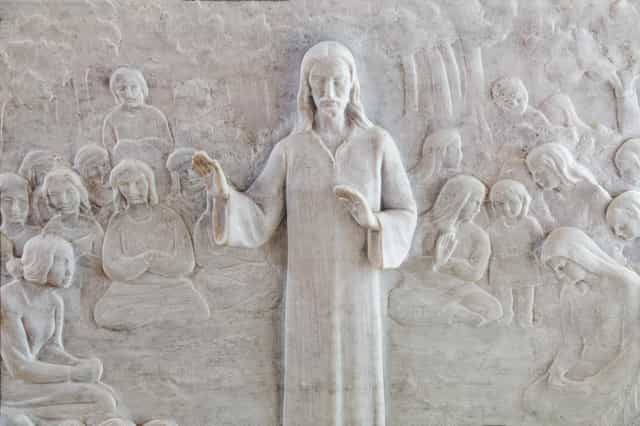 Jesús predica y anuncia el Evangelio en Galilea - Banco de imágenes católicas - Fotografía por Joan Sutter