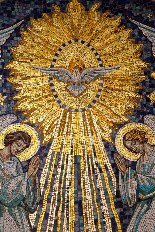 Mosaik der Heiligen Geist-Taube - Katholische Stockfotos