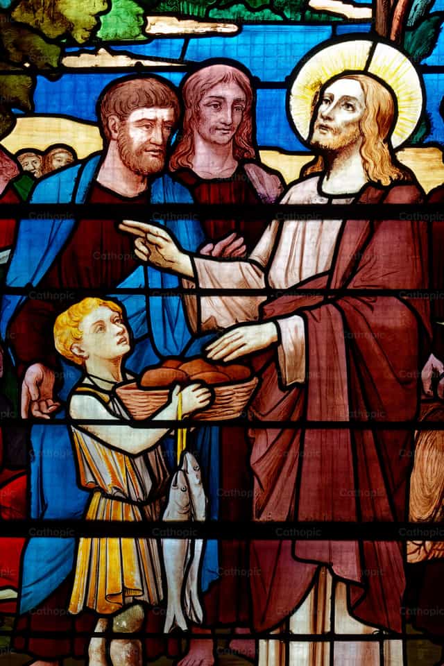 Jesus multiplying loaves and fish - Catholic stock images - Photo by Joan Sutter