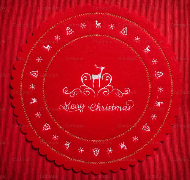 Tecido vermelho ou passadeira de mesa com texto “Feliz Natal” - Imagens católicas de stock - Foto de Antonio Gravante
