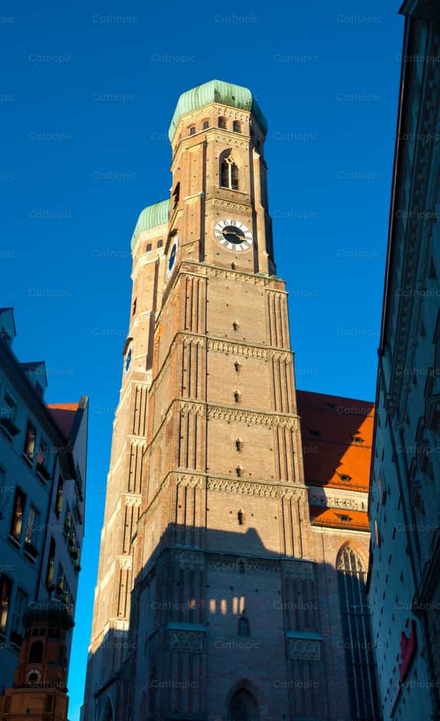 Iglesia de Nuestra Señora en Múnich, Alemania - Banco de imágenes católicas - Fotografía por Antonio Gravante
