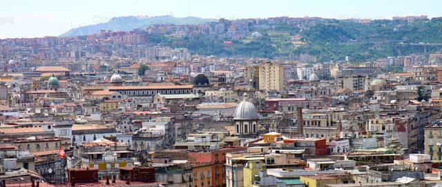 Vista de las iglesias de Nápoles - Banco de imágenes católicas - Fotografía por Antonio Gravante