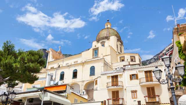Iglesia de Santa Maria Assunta en Positano - Banco de imágenes católicas