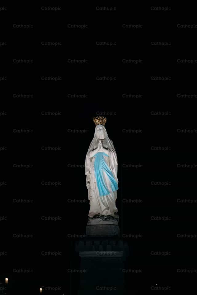 Virgen de Lourdes - Banco de imágenes católicas