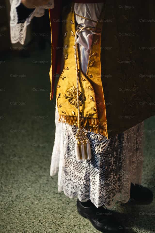 Stole - Catholic stock images - Photo by Carlos Sierra