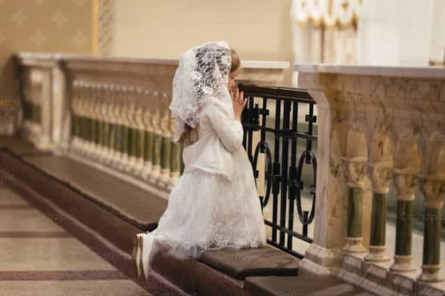 Primera Comunión - Banco de imágenes católicas - Fotografía por Carlos Sierra