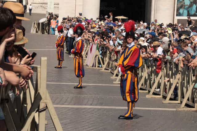Guardia Suiza - Banco de imágenes católicas - Fotografía por encaminados vamos