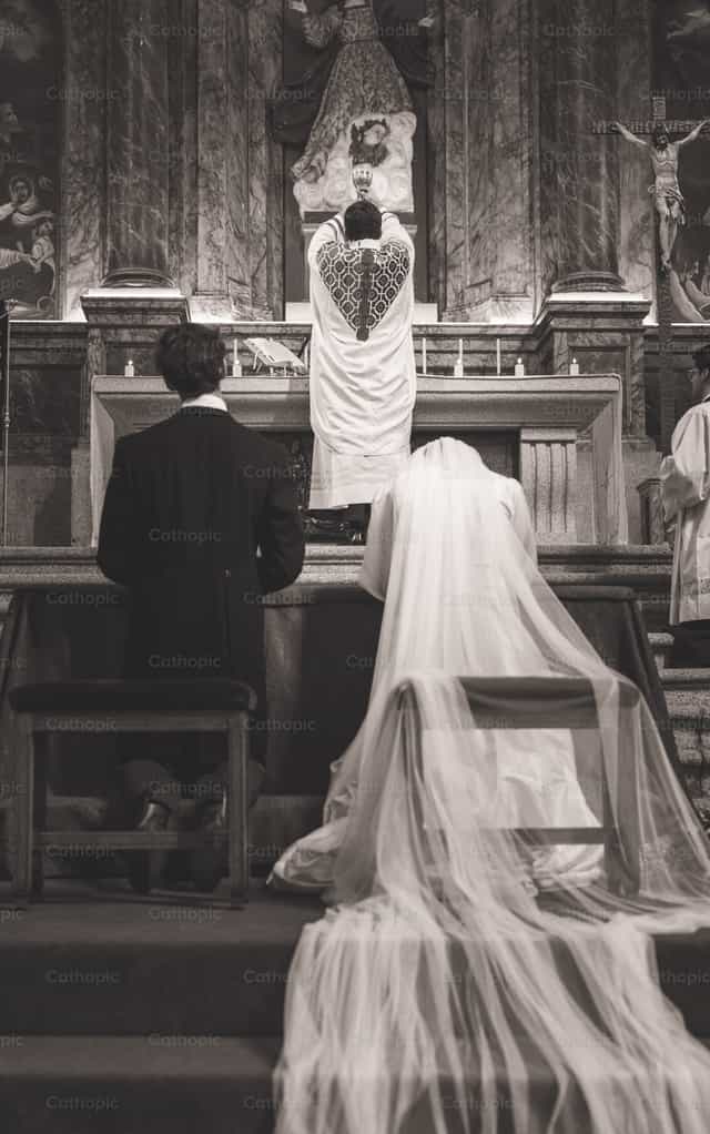 Matrimonio y consagracion de la Eucaristia - Banco de imágenes católicas