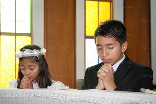 Primera Comunión - Banco de imágenes católicas - Fotografía por Clina CG