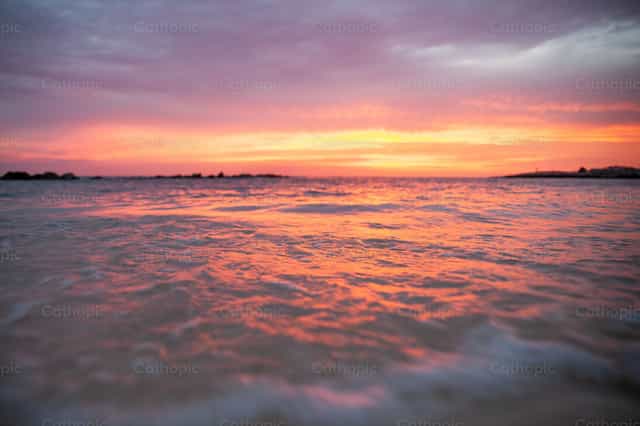 Auf dem Wasser gehen - Katholische Stockfotos