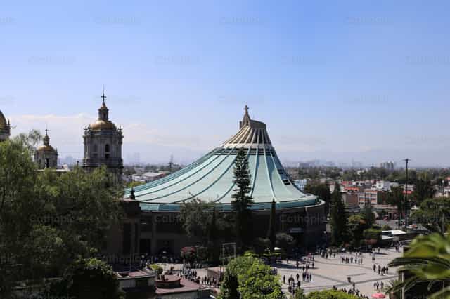 Basilica de Guadalupe desde las alturas - Banco de imágenes católicas - Fotografía por Pablo Meza