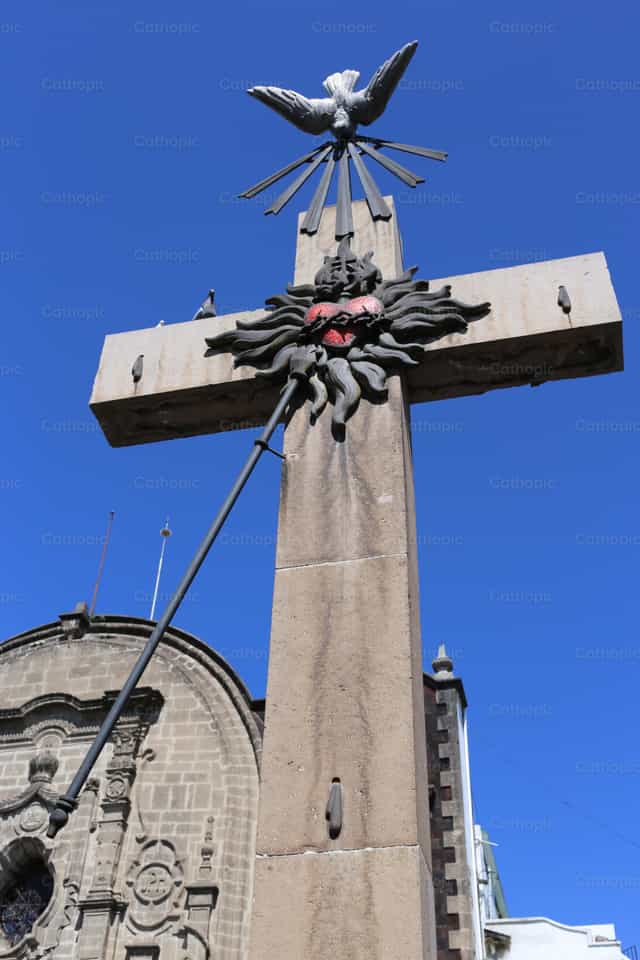 Cruz del Apostolado en el Tepeyac - Banco de imágenes católicas - Fotografía por Pablo Meza