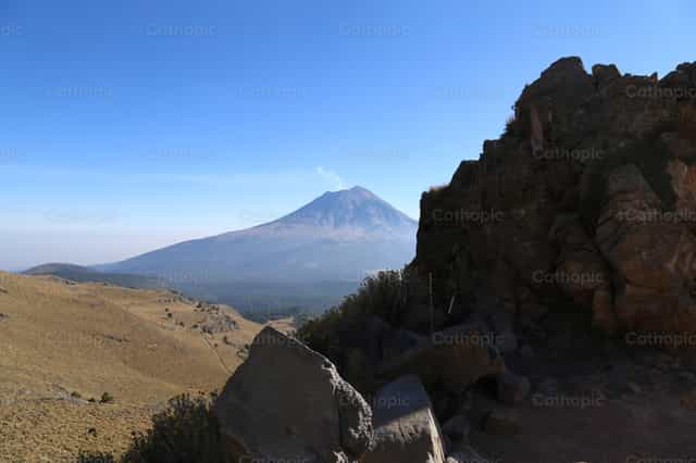 Popocatépetl, Vulcano in Mexico - Catholic stock images - Photo by Pablo Meza