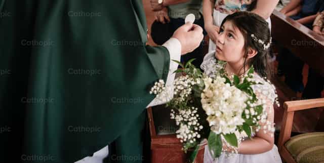 Mi primera comunión - Banco de imágenes católicas - Fotografía por Carolina BR