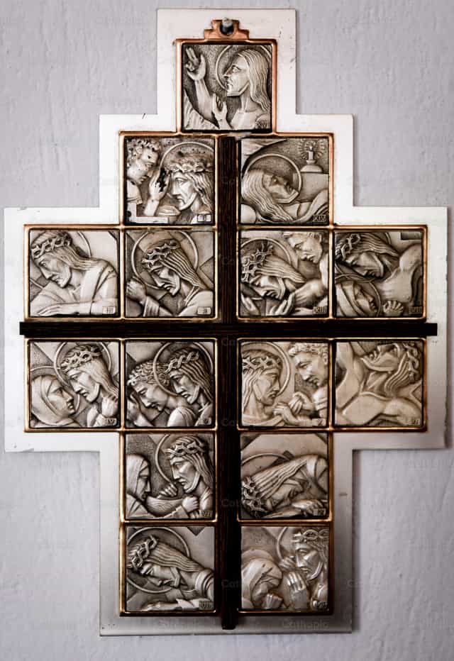 Alto relieve - Vía crucis - Banco de imágenes católicas - Fotografía por Carolina BR