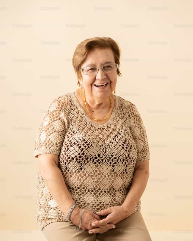 Abuela Feliz - Banco de imágenes católicas - Fotografía por Clina CG