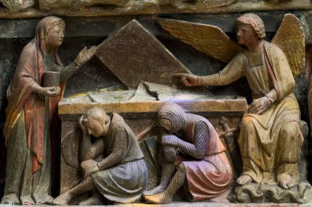 Mujeres en el sepulcro tras la resurrección de Jesús - Banco de imágenes católicas - Fotografía por Joan Sutter