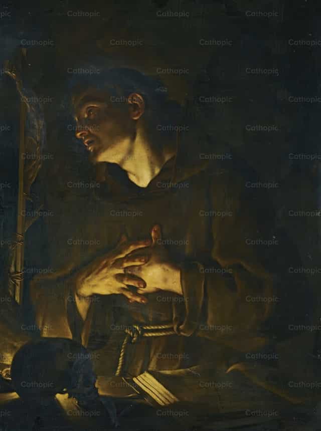 Si San Francisco na Nanalangin sa Harap ng Krus sa Liwanag ng Kandila - Mga Catholic stock image