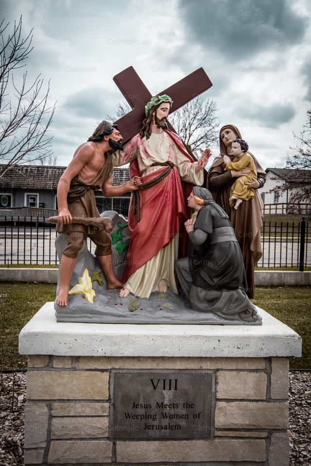 Estatua de la Octava Estación del Vía Crucis - Banco de imágenes católicas