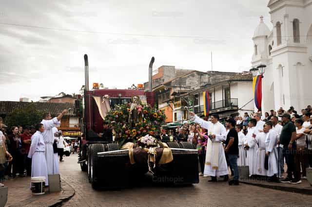 Bendición de las carrozas - Banco de imágenes católicas - Fotografía por Carolina BR