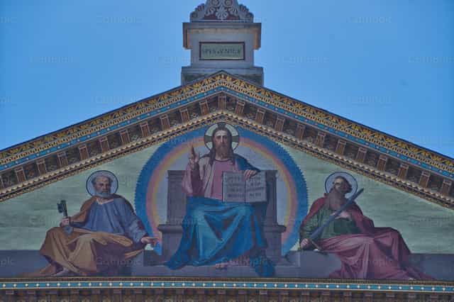 Fachada de San Pablo Extramuros - Banco de imágenes católicas