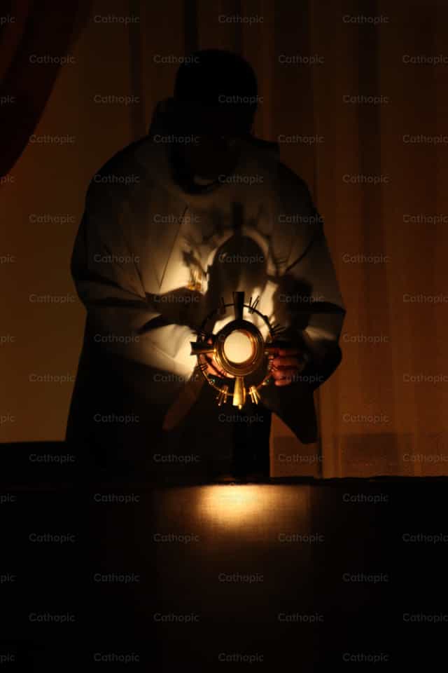 Exposicion del Santisimo Sacramento - Banco de imágenes católicas - Fotografía por Rodrigo De Miguel