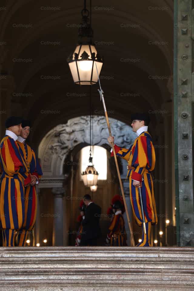 Guardia Suiza - Banco de imágenes católicas - Fotografía por Rodrigo De Miguel
