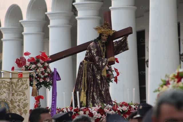El Rostro de la Devoción - Banco de imágenes católicas - Fotografía por Diana Gonzalez