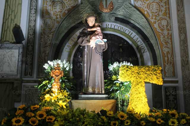 The Saint of Hope - Catholic stock images - Photo by Diana Gonzalez