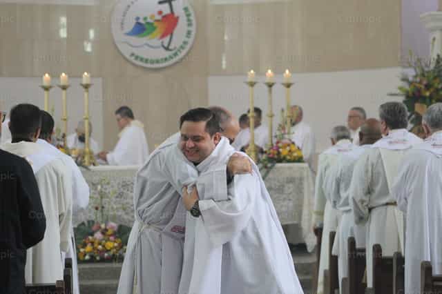Fraternidad Sacerdotal - Banco de imágenes católicas