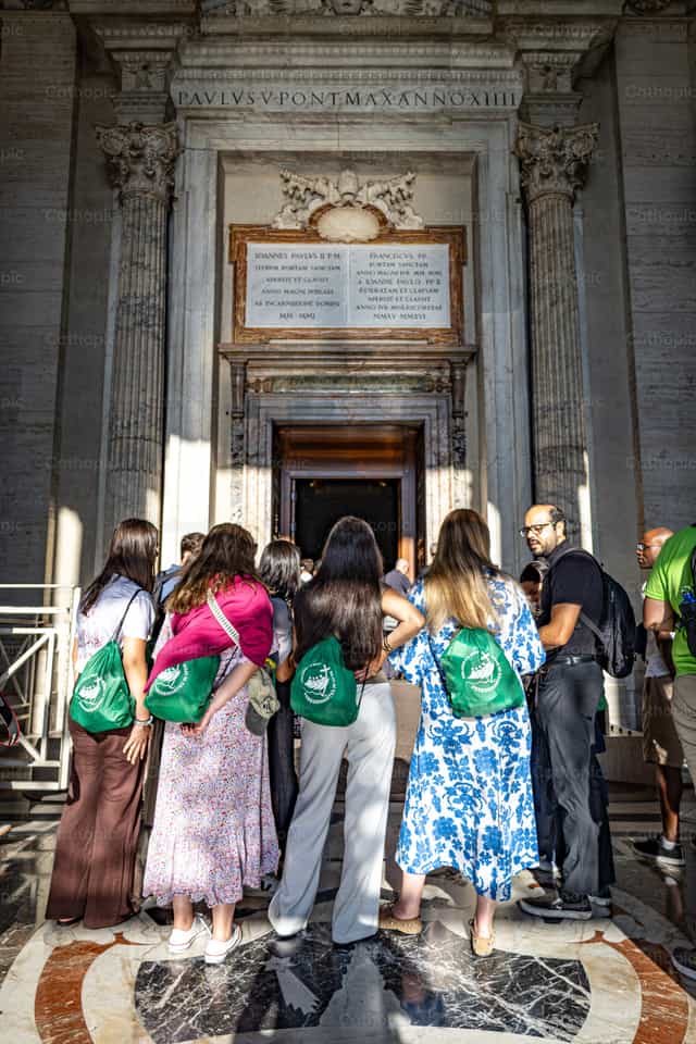 Puerta Santa - Jubileo 2025 - Banco de imágenes católicas