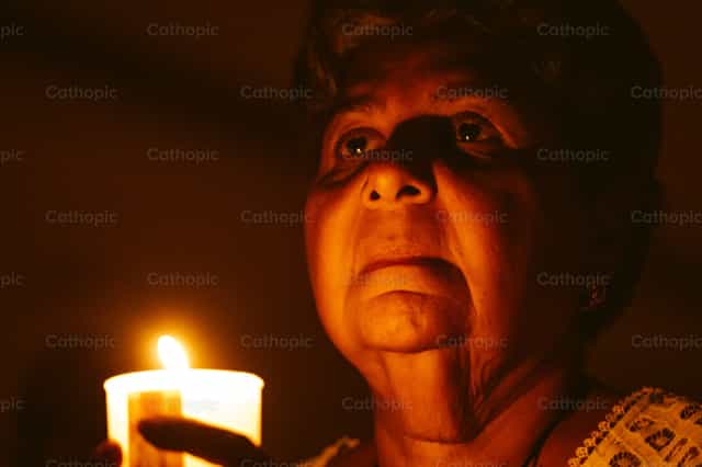 La noche que Cristo vencio a la muerte - Banco de imágenes católicas - Fotografía por Leider Mendoza