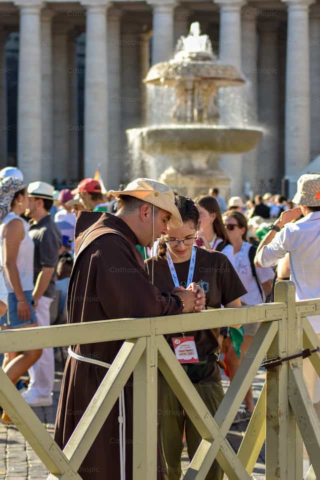 Confesión durante el Jubileo - Banco de imágenes católicas - Fotografía por Samuel Rufini