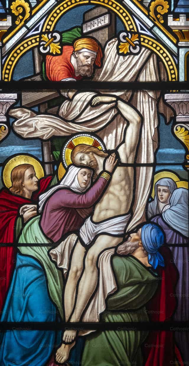 El cuerpo de Jesús es bajado de la cruz - Banco de imágenes católicas - Fotografía por Joan Sutter