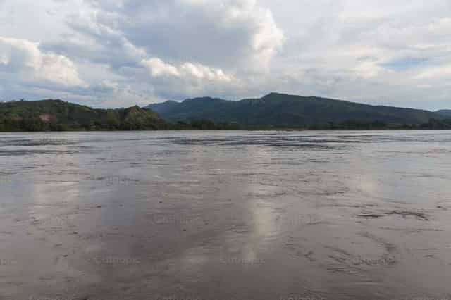 Río Huallaga en la selva peruana - Banco de imágenes católicas