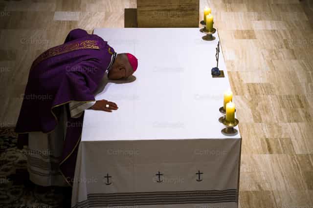 Cristo es el altar - Banco de imágenes católicas