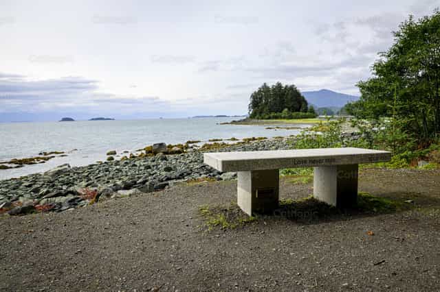 Banco - Iglesia del Santuario de Santa Teresa de Lisieux - Banco de imágenes católicas