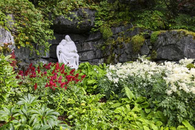 Pieta - Pambansang Santuwaryo ni San Therese ng Lisieux - Mga Catholic stock image