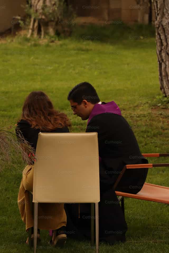 Confesión - Banco de imágenes católicas - Fotografía por Rodrigo De Miguel