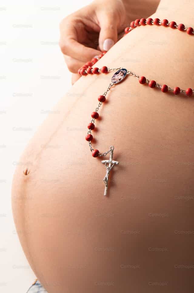 Rosario por la vida - Banco de imágenes católicas - Fotografía por Clina CG