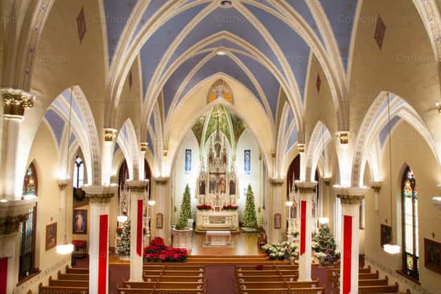 Iglesia en Navidad - Banco de imágenes católicas - Fotografía por Vannett Studios