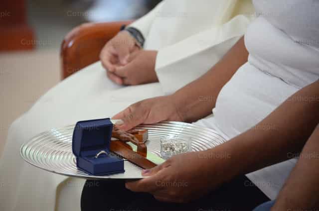 Yes of Love - Catholic stock images - Photo by Luis Jaime LG