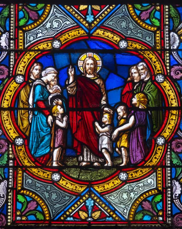 Jesús acoge y bendice a los niños pequeños - Banco de imágenes católicas - Fotografía por Joan Sutter
