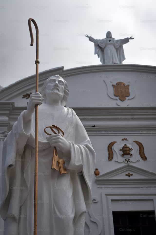 Statue de saint Pierre - Images catholiques de stock