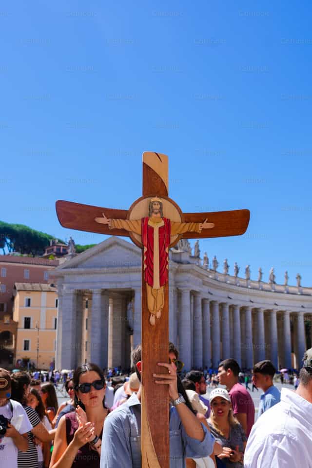 Pilgrim cross entering St. Peter's Square - Catholic stock images - Photo by Miguel White