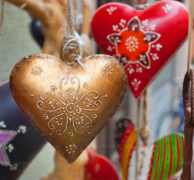 Heart hand decorated in Christmas style - Catholic stock images - Photo by Antonio Gravante