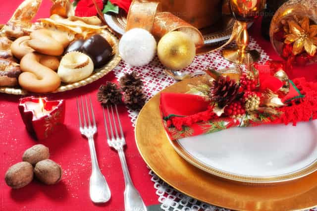 Mesa decorada para la cena de Navidad - Banco de imágenes católicas - Fotografía por Antonio Gravante